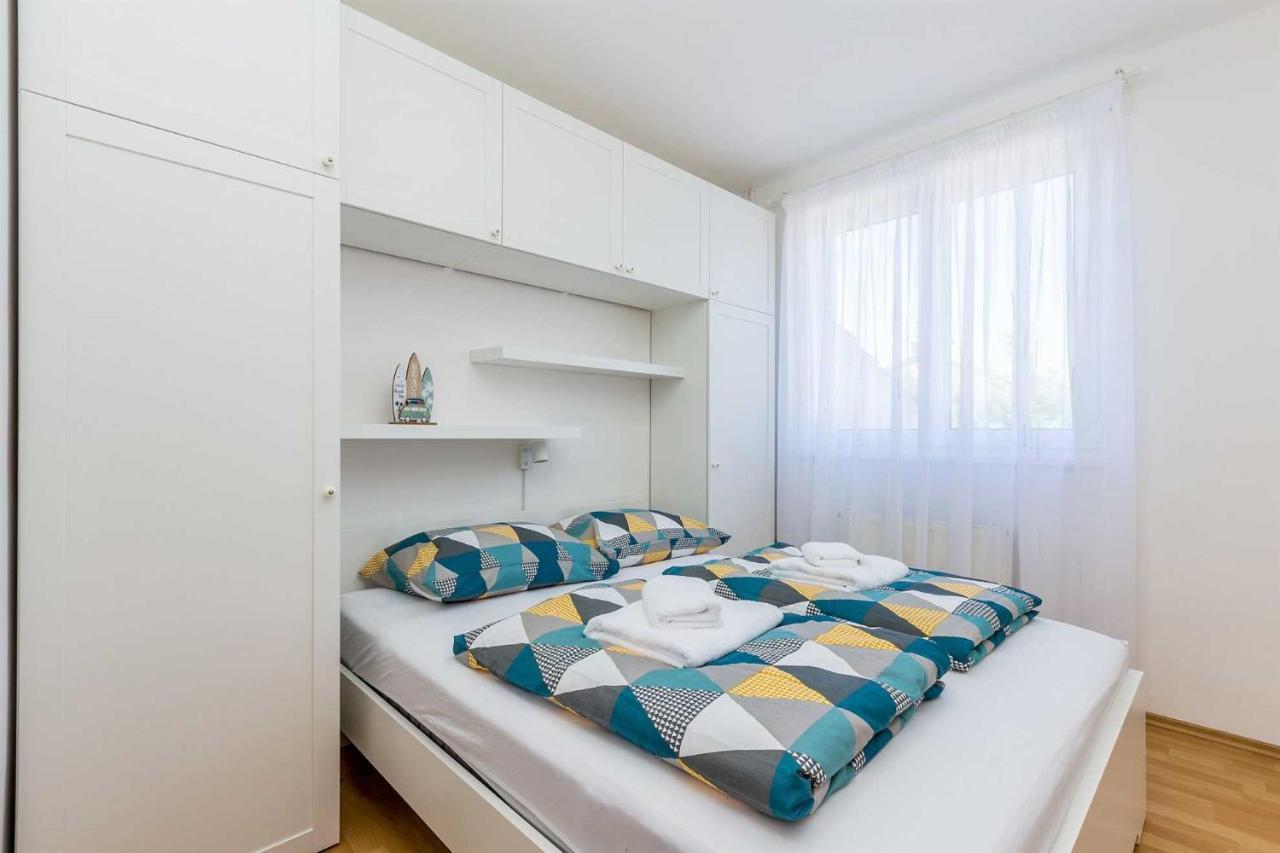 Holiday Home Olive Garden Brzac Kültér fotó