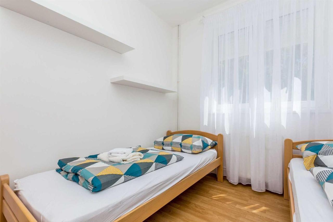 Holiday Home Olive Garden Brzac Kültér fotó
