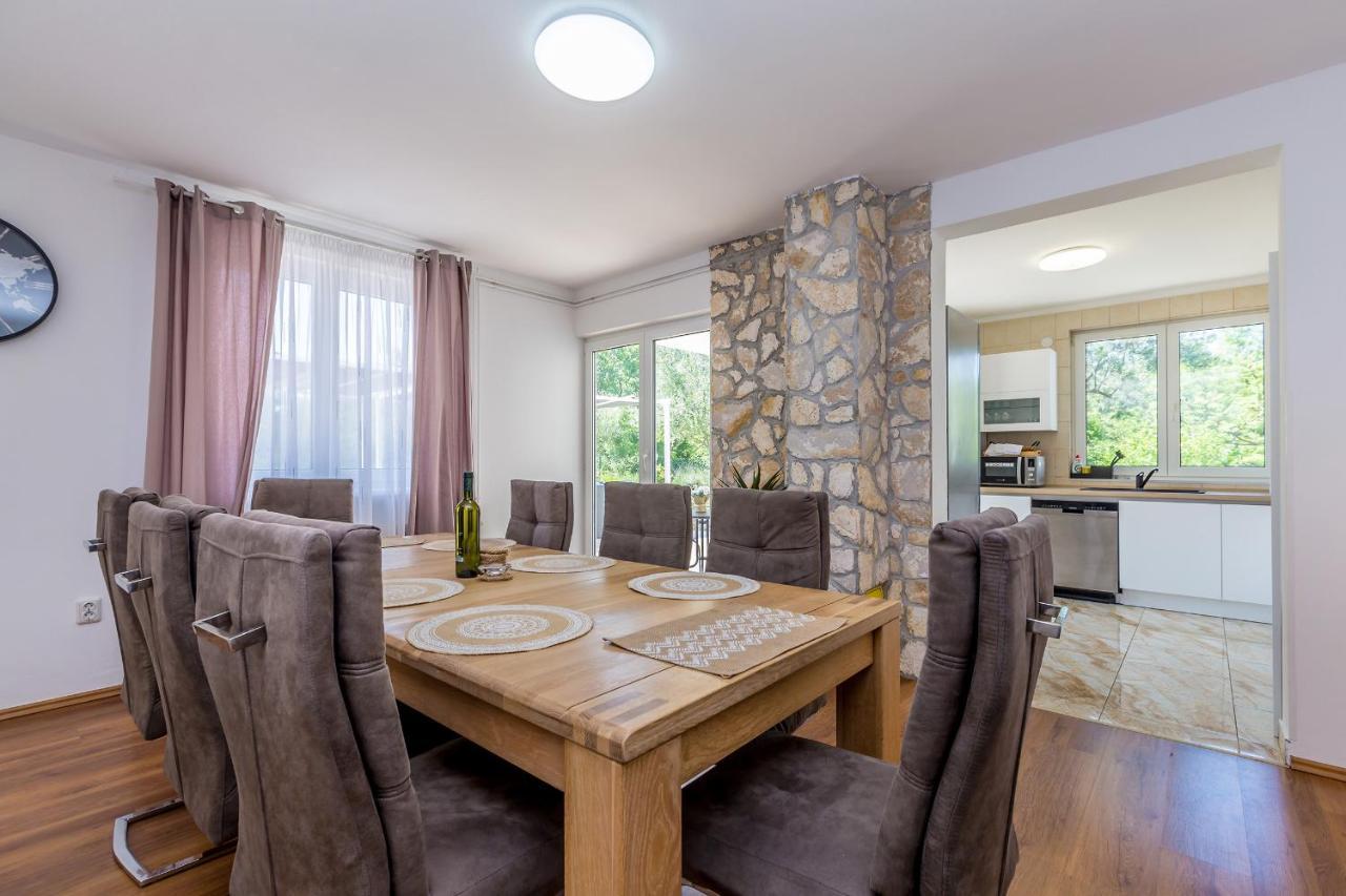 Holiday Home Olive Garden Brzac Kültér fotó